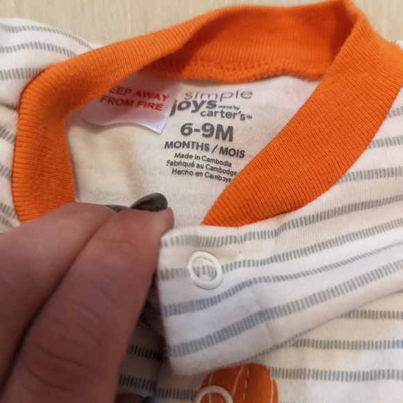 Simple Joys white and gray striped pumpkin footsie PJs size 6-9M - Picture 5 of 5
